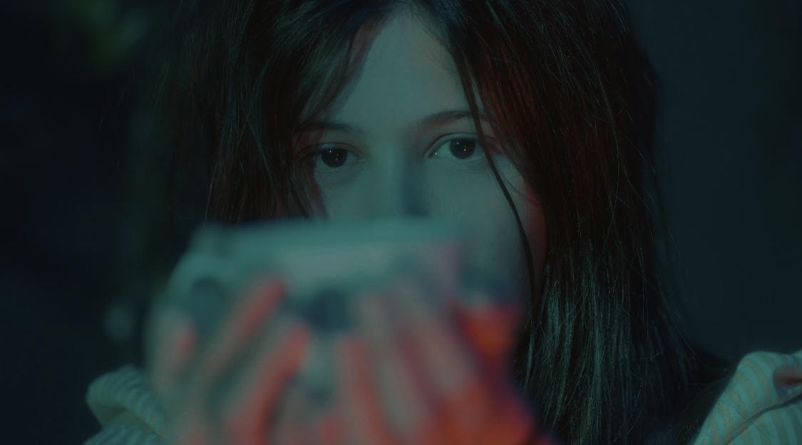 Giaele Ronchi as Belle in A Captive Mind